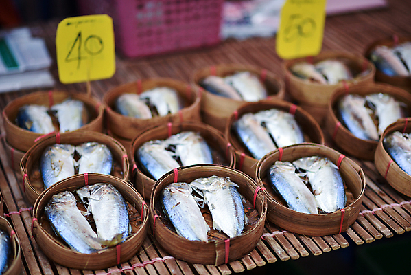 포토 JPG 해외이미지 백그라운드 태국 자연 어류 동양인 사람없음 바구니 신선 시장 참치 해산물 대나무 고등어 내추럴 해외202004 해외포토 나무 아시아 인종 수중동물 생태계 파일형식 이미지허브