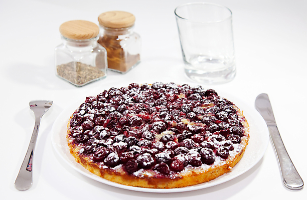 포토 JPG 해외이미지 전통 식기 접시 열매 음식 포크 과일 유리 디저트 요리 사람없음 빨간색 과자 케이크 빵집 원형 체리 칼 달콤 맛 잼 설탕 슈가파우더 타르트 핸드메이드 해외202004 해외포토 도형 식물 빵 컬러 컨셉 재질 상점 소스_음식 파이_빵 파일형식 이미지허브