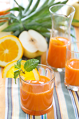 포토 JPG 해외이미지 유리병 잔 실내 사람없음 당근 과일주스 레몬 민트 건강식 당근주스 디톡스 해외202004 해외포토 식기 음식 과일 병_용기 뿌리채소 건강 내부 주스 야채주스 허브 파일형식 이미지허브