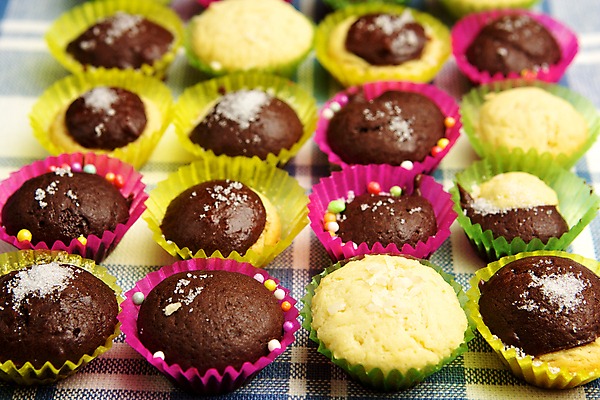 포토 JPG 해외이미지 모양 음식 빵 분홍색 부분 디저트 요리 사람없음 노란색 케이크 초콜릿 식사 빵집 흰색 신선 그룹 황금 달콤 아침식사 상품 작음 설탕 컵케이크 굽기 먹기 오브젝트 머핀 줄서기 페스츄리 핸드메이드 해외202004 해외포토 컬러 모션 상점 맛 크기 구이 파일형식 이미지허브