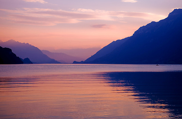 포토 JPG 해외이미지 구름 실루엣 유럽 호수 여행 백그라운드 오렌지 자연 하늘 휴가 산 풍경 사람없음 물 여름 파란색 빛 컬러풀 태양 반사 평화 일출 침묵 황혼 일몰 봄 새벽 보트 저녁 큼 스위스 알프스 설정 내추럴 해외202004 해외포토 자연요소 계절 나라 컬러 컨셉 배_교통 과일 촬영기법 노을 소리 야간 크기 생태계 파일형식 이미지허브
