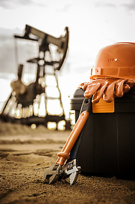 포토 JPG 해외이미지 산업 장갑 비즈니스 사람없음 상자 장비 에너지 기구 공구 스패너 업무 석유 안전모 헬멧 오브젝트 가스 수납 단상 펌프 조작 해외202004 해외포토 잡화 도구 작업 안전장비 보호장비 파일형식 이미지허브