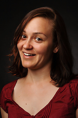 포토 JPG 해외이미지 백인 모델 1 여자 행복 얼굴 백그라운드 비즈니스 갈색머리 한명 사람 성인 유행 내추럴 해외202004 해외포토 서양인 헤어스타일 감정 신체부위 파일형식 이미지허브