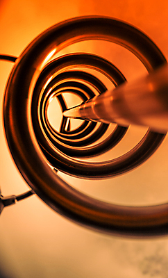 포토 JPG 해외이미지 모양 1 디자인 산업 백그라운드 패턴 곡선 부분 표면 추상 프레임 나선형 사람없음 파란색 빛 금속 봄 장비 소용돌이 기구 공구 반지 원형 고리 구부린 은색 철 묘사 오브젝트 싱글 질감 철사 그런지 철강 해외202004 해외포토 도형 계절 선 컬러 무늬 장신구 모션 재질 회오리 도구 파일형식 이미지허브