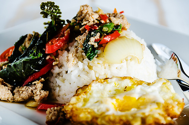 포토 JPG 해외이미지 전통 접시 아시아 음식 백그라운드 채소 태국 고추 밥 건강 육류 돼지고기 요리 동양인 사람없음 빨간색 초록색 식당 계란 식사 저녁식사 튀김 흰색 신선 뜨거움 맛 먹기 매움 바질 점심식사 해외202004 해외포토 식기 나라 컬러 컨셉 식재료 모션 인종 상점 알 파일형식 이미지허브