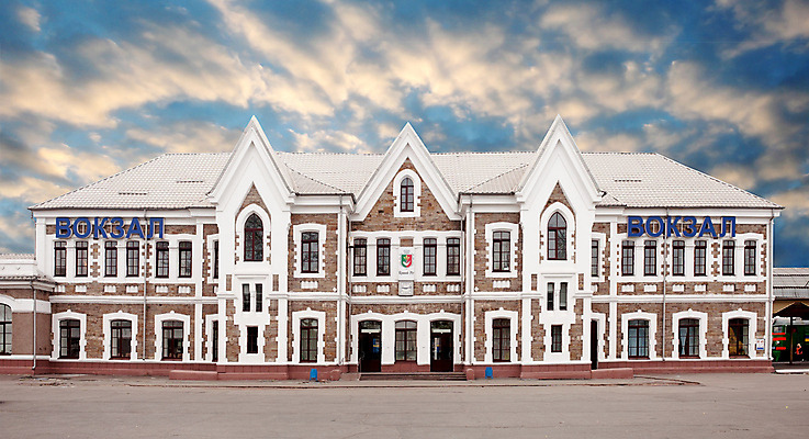 포토 JPG 해외이미지 구름 유럽 백그라운드 하늘 사람없음 건물 파란색 도시 역 우크라이나 해외202004 해외포토 자연요소 건축물 나라 컬러 교통시설 파일형식 이미지허브