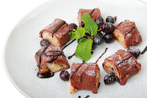 포토 JPG 해외이미지 접시 열매 음식 잎 과일 포장 부분 딸기 포도 디저트 요리 동양인 사람없음 초록색 갈색 초콜릿 일본 식사 초밥 회 흰색 달콤 맛 가루 설탕 크림 준비 롤 동쪽 슈가파우더 해외202004 해외포토 식물 식기 아시아 컬러 컨셉 인종 방향 일본음식 파일형식 이미지허브