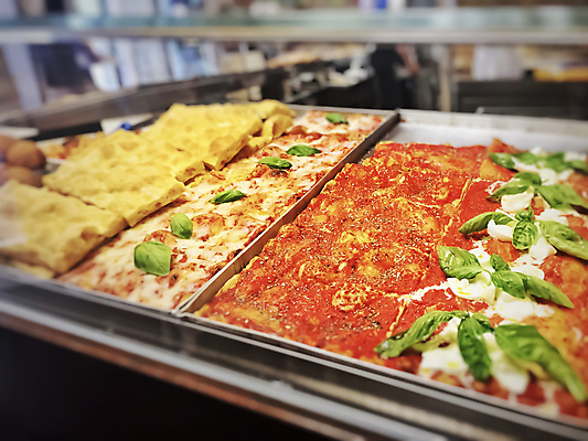 포토 JPG 해외이미지 전통 접시 음식 조각 백그라운드 토마토 채소 탁자 치즈 피자 건강 육류 요리 사람없음 빨간색 초록색 식당 식사 저녁식사 이탈리아 껍질 흰색 신선 뜨거움 원형 맛 폐기물 굽기 먹기 속도 매움 슬라이스 반죽 후추 바질 점심식사 모짜렐라치즈 페퍼로니 피자집 핸드메이드 해외202004 해외포토 도형 식기 유럽 컬러 가구 컨셉 식재료 모션 유제품 패스트푸드 서양음식 상점 소시지 쓰레기 구이 향신료 파일형식 이미지허브