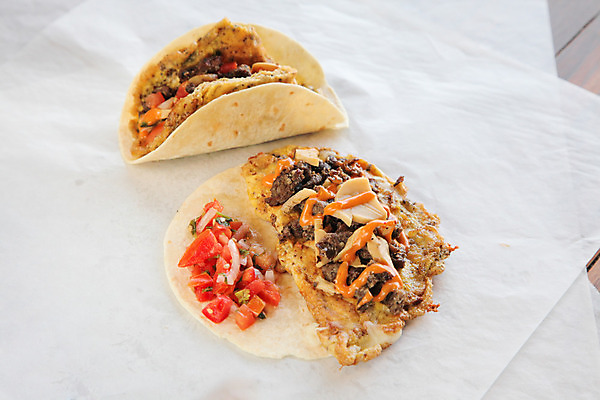 포토 JPG 해외이미지 전통 음식 토마토 채소 탁자 양파 치즈 콩 파프리카 파슬리 샌드위치 육류 옥수수 요리 사람없음 목재 초록색 식당 계란 식사 저녁식사 버섯 샐러드 소고기 덮개 껍질 신선 뜨거움 맛 아침식사 상추 먹기 속도 매움 라임 후추 오믈렛 타코 점심식사 땅바닥 무생채 살사댄스 해외202004 해외포토 나무 컬러 가구 컨셉 과일 식재료 재료 모션 유제품 곡류 바닥 상점 알 뚜껑 춤 계란요리 향신료 파일형식 이미지허브