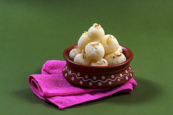 포토 JPG 해외이미지 디저트 사람없음 도자기 원형 사기그릇 냅킨 인도음식 라스굴라 해외포토 도형 그릇 음식 치즈 동양음식 파일형식 이미지허브