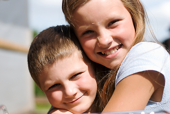 포토 JPG 해외이미지 행복 얼굴 어린이 하늘 휴가 사탕 미소 소년 두명 여름 태양 식사 맛 코 언니 남동생 해외202004 해외포토 자연요소 계절 남자 감정 컨셉 가족 디저트 표정 사람 신체부위 자매 동생 파일형식 이미지허브