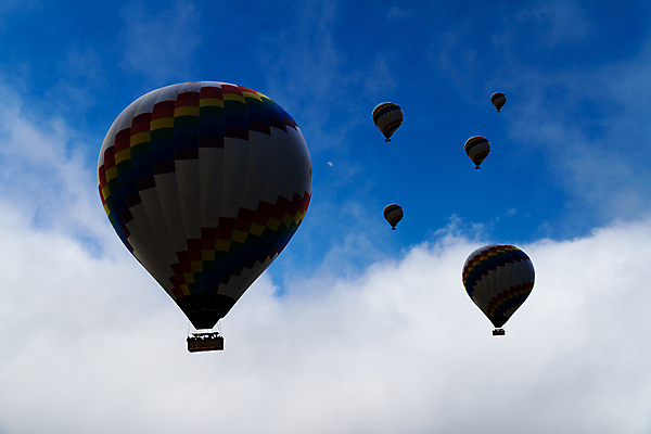 포토 JPG 해외이미지 구름 실루엣 여행 교통시설 하늘 휴가 사람없음 파란색 빛 바구니 기쁨 열기구 뜨거움 풍선 헬륨 해외202004 해외포토 자연요소 감정 컬러 교통 항공교통 촬영기법 원소 시설 파일형식 이미지허브