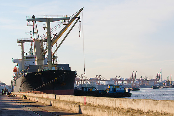 포토 JPG 해외이미지 산업 이동 사람없음 강 항구 화물 보트 컨테이너 기중기 상업 포트 물류 전송 로딩 유조선 해외202004 해외포토 컨셉 배_교통 교통시설 운송업 중장비 파일형식 이미지허브