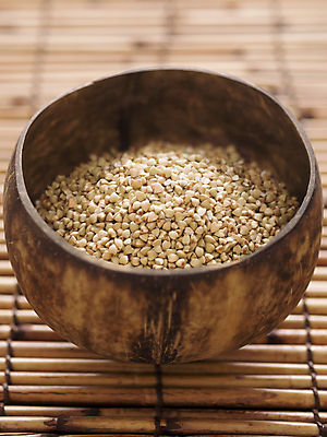 포토 JPG 해외이미지 음식 재료 사람없음 세로 달러 사발 낟알 밀 메밀 날것 성분 생식 작살 해외202004 해외포토 돈 식재료 곡류 사기그릇 파일형식 이미지허브