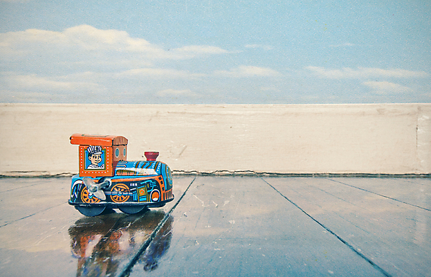 포토 JPG 해외이미지 디자인 컨셉 하늘 그림자 사람없음 장난감 반사 금속 기차 수확 골동품 클래식 닫기 수집 향수 오브젝트 레이아웃 복고 나무바닥 구식 옛날 중고 카피스페이스 미니멀 해외202004 해외포토 육상교통 농업 모션 재질 대중교통 바닥 화장품 공백 파일형식 이미지허브