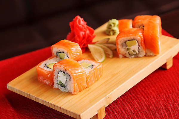 포토 JPG 해외이미지 전통 아시아 문화 음식 젓가락 밥 오이 건강 어류 요리 동양인 사람없음 일본 식사 저녁식사 초밥 회 흰색 해조류 참치 먹기 장어 해산물 오징어 날것 롤 캘리포니아 깨 연어 생강 동쪽 아보카도 점심식사 캐비아 해외202004 해외포토 나라 컬러 채소 과일 식재료 모션 연체동물 수저 인종 미국 수중동물 조미료 해양식물 방향 일본음식 파일형식 이미지허브