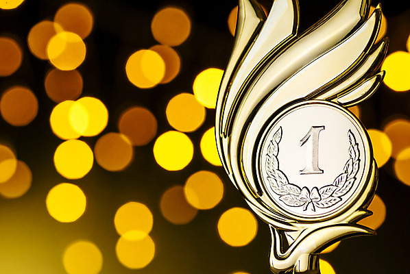 포토 JPG 해외이미지 1 리본 스포츠 백그라운드 성공 사람없음 컵 파티 경쟁 도전 축하 우승 황금 대표 상패 트로피 메달 심볼 싱글 리더 복고 보케 명예 골 등급 승자 챔피언 필승 카피스페이스 효과 해외202004 해외포토 식기 컨셉 이벤트 공백 최고 상_우승 상_상패 파일형식 이미지허브