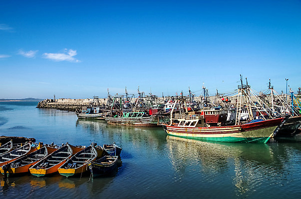 포토 JPG 해외이미지 전통 산업 밧줄 바다 여행 요트 교통시설 아프리카 낚시 항해 풍경 사람없음 목재 항구 화물 잡기 도시 그물 보트 정박 부식 노젓기 포트 타운 닻 모로코 대서양 아랍어 옛날 줄서기 착륙 해외202004 해외포토 나무 나라 줄 교통 배_교통 재료 모션 레저 운송업 시설 파일형식 이미지허브