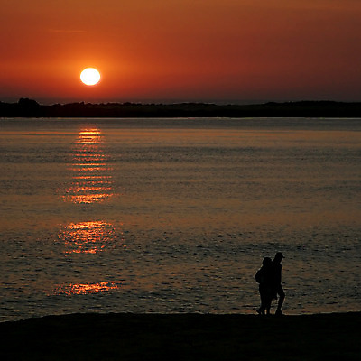 포토 JPG 해외이미지 커플 실루엣 사람 사람없음 여름 태양 걷기 황혼 일몰 해외202004 해외포토 자연요소 계절 관계 모션 촬영기법 노을 파일형식 이미지허브