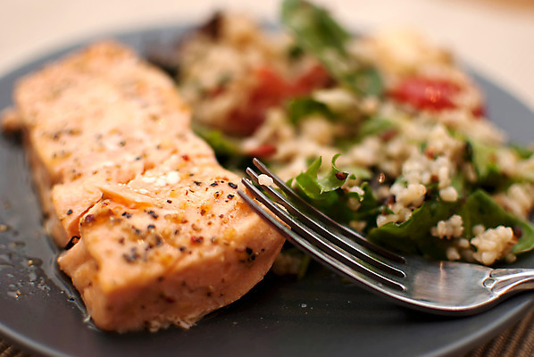 포토 JPG 해외이미지 접시 음식 조각 포크 다이어트 채소 오렌지 건강 어류 요리 사람없음 초록색 식사 저녁식사 샐러드 로켓 신선 그릴 상추 굽기 레몬 허브 해산물 준비 유기농 연어 후추 시금치 점심식사 루꼴라 퀴노아 해외202004 해외포토 식물 식기 웰빙 컬러 과일 주방용품 곡류 수중동물 구이 향신료 파일형식 이미지허브