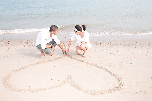 포토 JPG 해외이미지 백인 라이프스타일 커플 응시 여자 남자 행복 바다 2 자연 휴가 건강 사랑 미소 웃음 사람 성인 야외 두명 물 여름 파란색 빛 우주 기쁨 흰색 업기 적재 해외202004 해외포토 자연요소 서양인 시선 계절 감정 컬러 관계 모션 표정 생활 생태계 파일형식 이미지허브
