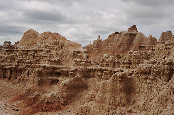 포토 JPG 해외이미지 구름 모래 자연 산 국립공원 풍경 사람없음 야외 빨간색 갈색 골짜기 미국 바위 언덕 지질학 해외202004 해외포토 자연요소 공원 교육 컬러 북아메리카 돌_바위 생태계 파일형식 이미지허브