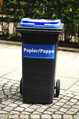 포토 JPG 해외이미지 종이 독일 사람없음 파란색 재활용 쓰레기통 컨테이너 낭비 해외202004 해외포토 유럽 산업 컬러 컨셉 친환경 파일형식 이미지허브