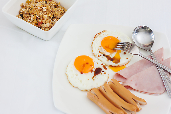 포토 JPG 해외이미지 다이어트 유리 아침 주택 건강 사람없음 컵 주스 침실 이불 침대 대접 최고 사발 소시지 고급 아침식사 먹기 컵받침 특별함 해외202004 해외포토 주간 식기 음료 가구 컨셉 침구 모션 재질 건물 식사 사기그릇 가공식품 받침대 파일형식 이미지허브