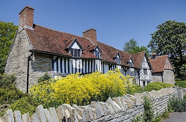 포토 JPG 해외이미지 영어 건축양식 놀이 휴가 영국 잉글랜드 사람없음 여름 농가 봄 작가 시골집 해외202004 해외포토 직업 문자 계절 건축 유럽 주택 농장 파일형식 이미지허브