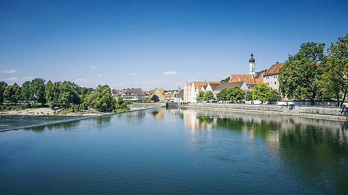 포토 JPG 해외이미지 유럽 문화 벽 여행 건축양식 자연 하늘 주택 독일 파노라마 풍경 사람없음 건물 가로 물 여름 파란색 강 도시풍경 컬러풀 교회 환경 탑 힘 폭포 도시 중세 역사 보호 타운 첨탑 옛날 줄서기 바이에른 해외202004 해외포토 자연요소 건축물 계절 건축 나라 컬러 컨셉 종교건축 모션 촬영기법 생태계 파일형식 이미지허브