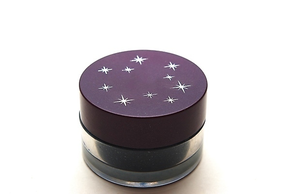 포토 JPG 해외이미지 라이프스타일 여자 얼굴 사람 사람없음 치료 유행 페인트 화장품 거울 무대 붓 화려 의식 고급 우아함 가루 미용사 볼터치 피부 향수 오브젝트 준비 광택 고립 돌봄 위생관리 해외202004 해외포토 직업 컨셉 의학 모션 관리 생활 신체부위 화장 뷰티 파일형식 이미지허브