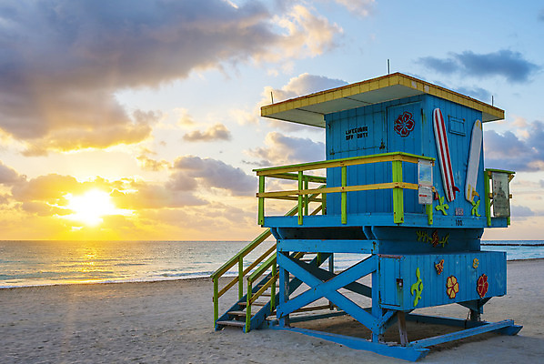 포토 JPG 해외이미지 구름 하늘 해변 사람없음 건물 여름 모래사장 태양 계단 노을 주황색 분위기 구조대 해외202004 해외포토 자연요소 건축물 계절 바다 컬러 컨셉 구출 파일형식 이미지허브