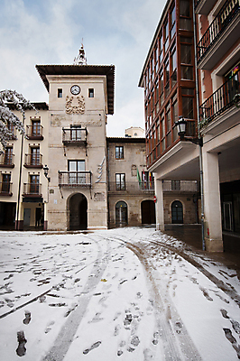 포토 JPG 해외이미지 종교 벽 조각 여행 크리스마스 겨울 건축양식 지붕 날씨 벽돌 거리 주택 풍경 사람없음 도시풍경 문 마을 추위 바위 흰색 도시 중세 역사 스페인 도심 작음 장면 타운 흐림 옛날 해외202004 해외포토 계절 기념일 건축 유럽 컬러 건물 돌_바위 크기 파일형식 이미지허브