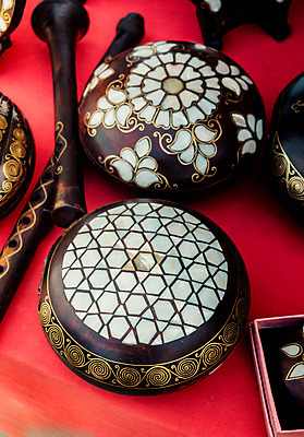 포토 JPG 해외이미지 전통 디자인 여행 패턴 엄마 이스탄불 선물 미술 사람없음 내부 목재 장식 상자 숫자 궁전 골동품 수납 판화 칠면조 수공예 하렘 해외202004 튀르키예 해외포토 나무 문자 아시아 고건축 무늬 재료 가족 조류 문화예술 공예 파일형식 이미지허브