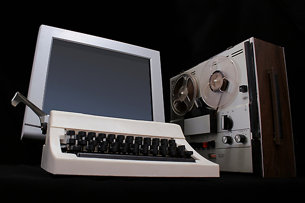 포토 JPG 해외이미지 음악 창조 사람없음 컴퓨터 사무실 모니터 기계 장비 기구 공구 은색 인쇄 향수 복고 아날로그 실타래 타자기 타입 멀티미디어 얼레 감싸기 고립 구식 녹음기 목록 이국적 특별함 해외202004 해외포토 컬러 컨셉 비즈니스 모션 문화예술 전자제품 화장품 골동품 도구 파일형식 녹음_기록 이미지허브