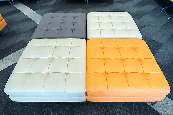 포토 JPG 해외이미지 여행 벤치 의자 비즈니스 건축양식 교통시설 비행기 실내 사람없음 내부 건물 빛 휴게실 공항 출발 대문 승객 대패 터미널 해외202004 해외포토 건축물 건축 가구 교통 컨셉 항공교통 대중교통 문 시설 파일형식 이미지허브