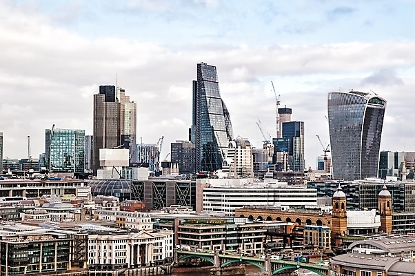 포토 JPG 해외이미지 구름 디자인 비즈니스 건축양식 창문 하늘 사람없음 건물 강 고층빌딩 도시 건축가 기중기 서식 템스강 스타일 해외202004 해외포토 자연요소 직업 건축물 건축 잉글랜드 빌딩 중장비 파일형식 이미지허브