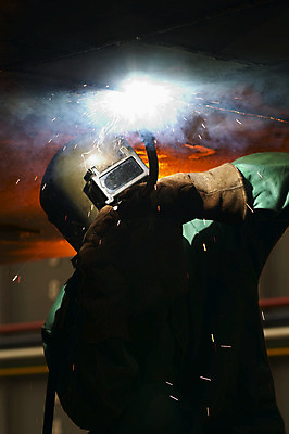 포토 JPG 해외이미지 직업 산업 가면 안전 사람없음 금속 손전등 업무 제조 용접공 철강 화상 해외202004 해외포토 재질 조명 작업 상처 파일형식 이미지허브