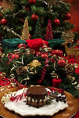 포토 JPG 해외이미지 전통 접시 계절 열매 별 리본 음식 크리스마스 탁자 휴가 디저트 선물 사람없음 장식 빛 산타클로스 파티 케이크 초콜릿 얼음 축제 저녁식사 축하 소나무 달콤 12월 설탕 굽기 기회 칼로리 푸딩 원뿔 무스 특별함 클라우스 프로스팅 해외202004 해외포토 자연요소 도형 나무 식물 식기 기념일 가구 컨셉 이벤트 식사 날짜 맛 구이 제빵 파일형식 이미지허브