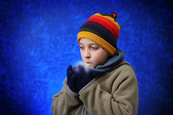 포토 JPG 해외이미지 1 어린이 장갑 크리스마스 생각 겨울 하늘 날씨 휴가 따뜻함 관리 한명 사람 소년 옆모습 파란색 얼음 목도리 추위 불기 북극 스웨터 서리 눈덩이 기침 심각 혼자 해외202004 해외포토 자연요소 잡화 계절 기념일 남자 뷰포인트 컬러 컨셉 상의 모션 눈_날씨 극지방 파일형식 이미지허브