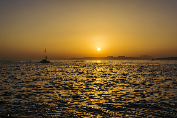 포토 JPG 해외이미지 바다 여행 요트 오렌지 교통시설 하늘 휴가 항해 사람없음 햇빛 태양 반사 여행객 항구 맑음 일몰 보트 크루즈 지중해 그리스 아테네 포트 해외202004 해외포토 자연요소 유럽 교통 배_교통 과일 날씨 사람 노을 시설 파일형식 이미지허브