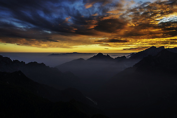 포토 JPG 해외이미지 나무 구름 공원 꽃 여행 자연 하늘 휴가 산 주택 풍경 사람없음 야외 건물 초록색 물 파란색 태양 환경 맑음 일몰 봄 이탈리아 산책 하이킹 가을 재산 숲 알프스 헛간 절정 해외202004 해외포토 자연요소 식물 건축물 계절 공공시설 유럽 컬러 레저 날씨 휴식 금융 노을 생태계 저장고 파일형식 이미지허브