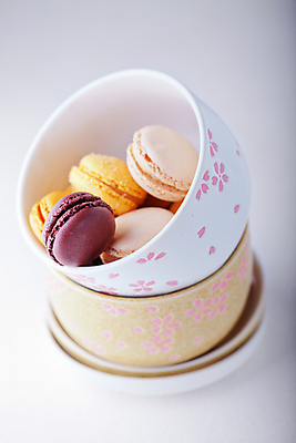 포토 JPG 해외이미지 식기 접시 종이 음식 분홍색 가방 디저트 패스트푸드 사람없음 컵 가로 초록색 컬러풀 쿠키 케이크 중국 우유 흰색 그룹 사발 변화 달콤 아침식사 정크푸드 먹기 컵받침 마카롱 페스츄리 해외202004 해외포토 잡화 아시아 빵 컬러 컨셉 모션 유제품 식사 사기그릇 맛 인스턴트 받침대 파일형식 이미지허브