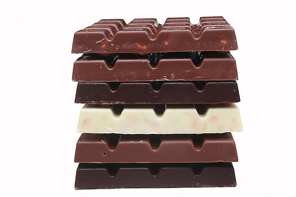 포토 JPG 해외이미지 음식 조각 백그라운드 재료 부분 디저트 사탕 요리 사람없음 장식 갈색 쌓기 초콜릿 검은색 어둠 블록 기쁨 우유 흰색 바 달콤 맛 유혹 가루 설탕 먹기 정사각형 토핑 칼로리 코코아 중독 고립 깨짐 카카오 해로움 억울 개조 해외202004 해외포토 도형 감정 음료 컬러 컨셉 모션 유제품 파일형식 이미지허브