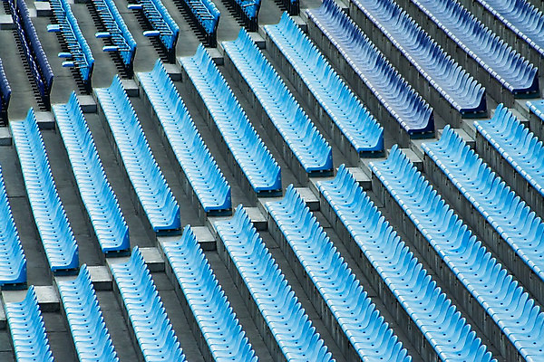 포토 JPG 해외이미지 스포츠 하늘색 의자 서기 사람없음 파란색 축구 경기장 회색 플라스틱 질서 줄서기 해외202004 해외포토 컬러 가구 스포츠시설 모션 재질 구기 예절 파일형식 이미지허브