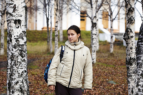 포토 JPG 해외이미지 1 학생 공원 여학생 교육 백그라운드 배낭 학교 청소년 자연 한명 사람 야외 빛 스터디 가을 표현 가르침 무거움 자작나무 사춘기 해외202004 해외포토 나무 계절 공공시설 여자 가방 학습 무게 생태계 파일형식 이미지허브