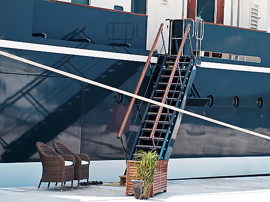 포토 JPG 해외이미지 접시 바다 백그라운드 요트 사람없음 목재 옆모습 반사 계단 금속 항구 회색 보트 은색 크루즈 땅 입장 방파제 함선 포트 단계 니스 떠남 철책 해외202004 해외포토 나무 식기 공공시설 뷰포인트 컬러 배_교통 재료 교통시설 모션 재질 파일형식 이미지허브