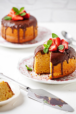 포토 JPG 해외이미지 식기 음식 과일 딸기 디저트 돌담 실내 요리 사람없음 빨간색 초록색 컬러풀 갈색 노란색 케이크 초콜릿 검은색 흰색 닫기 달콤 민트 허브 유기농 브런치 토핑 베리 바닐라 페스츄리 핸드메이드 해외202004 해외포토 식물 웰빙 빵 컬러 모션 내부 담장 식사 돌_바위 맛 파일형식 이미지허브