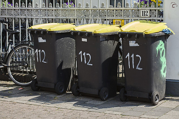 포토 JPG 해외이미지 음식 독일 사람없음 노란색 재활용 쓰레기통 쓰레기 컨테이너 플라스틱 낭비 해외202004 해외포토 유럽 산업 컬러 컨셉 재질 친환경 파일형식 이미지허브