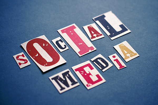 포토 JPG 해외이미지 구름 종이 백그라운드 컨셉 인터넷 텍스트 통신 협력 아이디어 기술 창조 그림자 사람없음 가로 빨간색 파란색 단어 컴퓨터 글로벌 꼬리표 어둠 우정 정보 네트워크 메시지 연결 자르기 편지 심볼 사인 싱글 커뮤니티 찢어짐 문제 소셜 소셜네트워크 표제 해외202004 해외포토 자연요소 문자 컬러 모션 친구 전자제품 라벨 파일형식 이미지허브